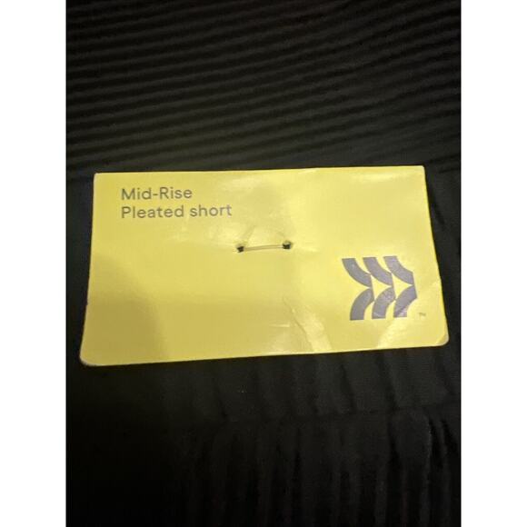 Women's All In Motion Mid-Rise Micro-Pleated Shorts 2.5" Black XXL NWT - Picture 4 of 5